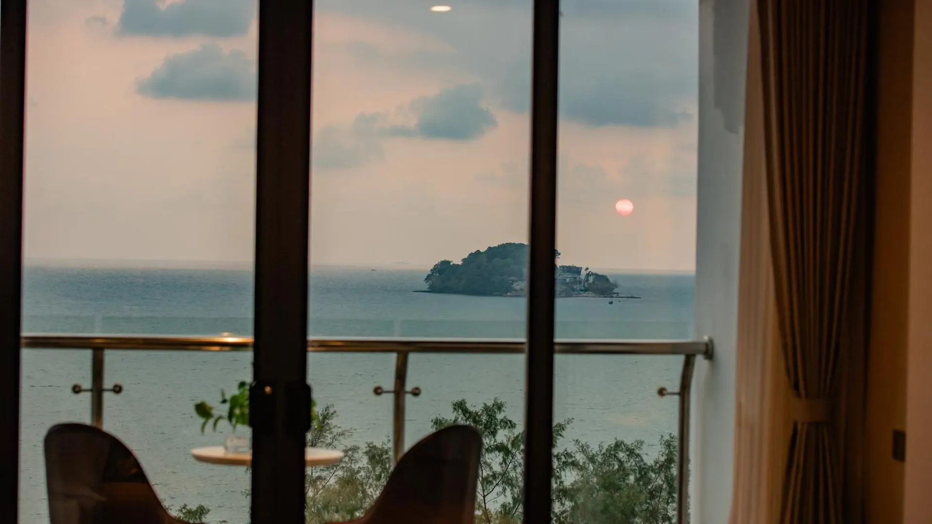 Billions Hotel Sihanoukville 5*,  Cambodia